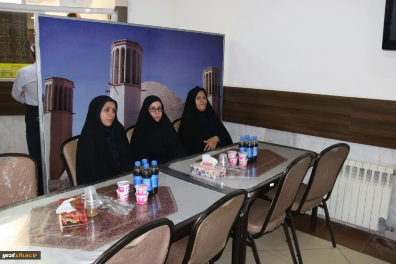 مراسم تکریم و تجلیل از تلاش های نیروهای شرکتی دانشگاه فرهنگیان یزد

 18