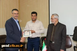 مراسم تکریم و تجلیل از تلاش های نیروهای شرکتی دانشگاه فرهنگیان یزد
 8