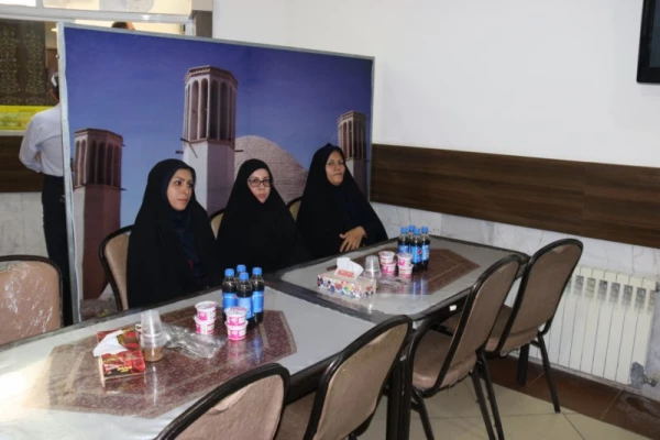 مراسم تکریم و تجلیل از تلاش های نیروهای شرکتی دانشگاه فرهنگیان یزد
 18