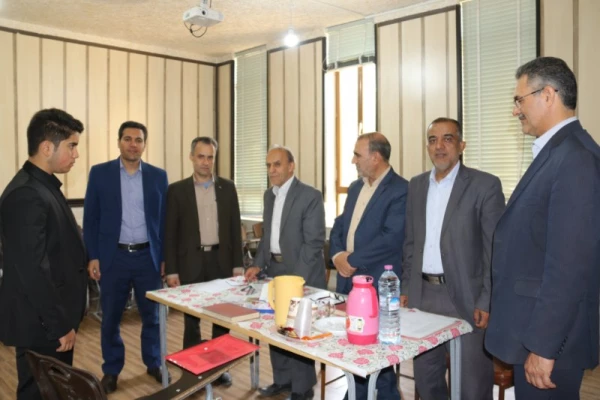 با حضور در پردیس های شهیدان پاک نژاد و حضرت فاطمه الزهرا (س) انجام شد:

بازدید مسئولین دانشگاه فرهنگیان و اداره کل آموزش و پرورش استان از روند برگزاری مصاحبه پذیرفته شدگان چند برابر ظرفیت دانشگاه فرهنگیان یزد
 9