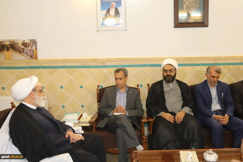 دیدار اعضای بنیاد خیرین حامی دانشگاه فرهنگیان یزد با امام جمعه موقت یزد 6
