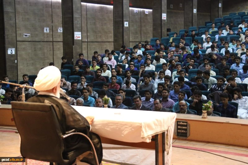 آیت الله ناصری در آئین استقبال از نو دانشجو معلمان دانشگاه فرهنگیان یزد:

تحول در آموزش و پرورش وظیفه تمام افراد است.
 6