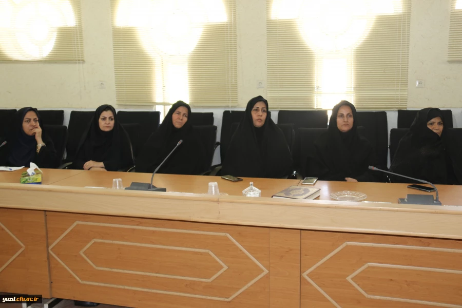 نشست مدیران دانشگاه فرهنگیان یزد با سرپرستان شبانه روزی پردیس های استان 3