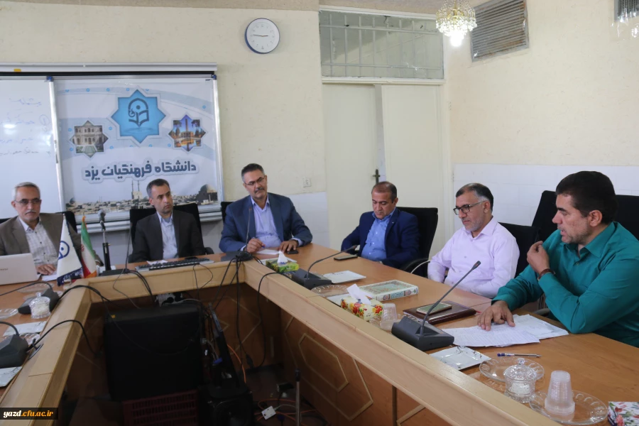 نشست مدیران دانشگاه فرهنگیان یزد با سرپرستان شبانه روزی پردیس های استان 5