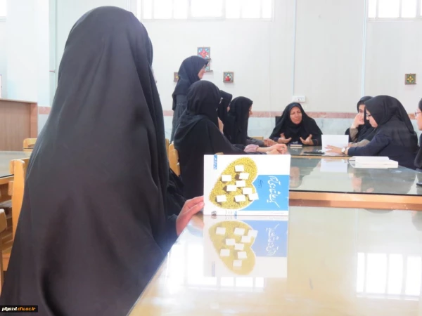 نشست کتابخوانی با عنوان با هم بلند بخوانیم 4