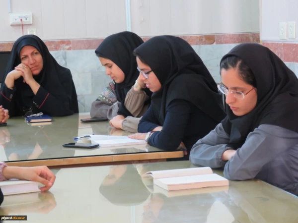 نشست کتابخوانی با عنوان با هم بلند بخوانیم 5