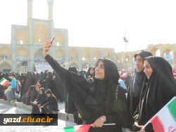 حضور پر شور دانشجو معلمان دانشگاه فرهنگیان یزد در مراسم استقبال از ریاست محترم جمهوری به روایت تصویر 8