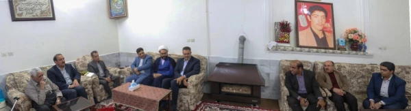 دیدار معاون فرهنگی و اجتماعی دانشگاه فرهنگیان با خانواده دانشجو معلم شهید محمود زارعیان 4