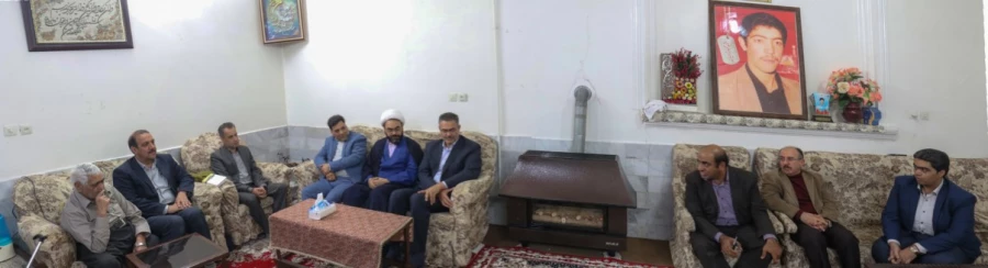 دیدار معاون فرهنگی و اجتماعی دانشگاه فرهنگیان با خانواده دانشجو معلم شهید محمود زارعیان 4
