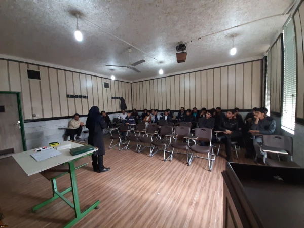 کارگاه پرورش اعتماد به نفس و تکنیک های افزایش آن و کارگاه رفتار های پرخطر ویژه دانشجومعلمان 4