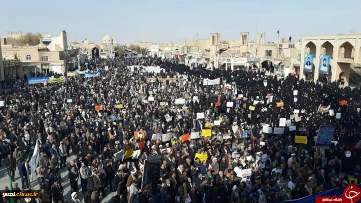 حضور  دانشجو معلمان دانشگاه فرهنگیان یزد در راهپیمایی خودجوش محکومیت اغتشاشات و ناآرامی های اخیر 8