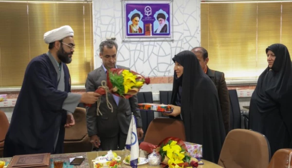 نشست صمیمانه مسئولان مدیریت امور پردیس های استان یزد  با کارکنان پردیس حضرت فاطمه الزهرا(س) 12