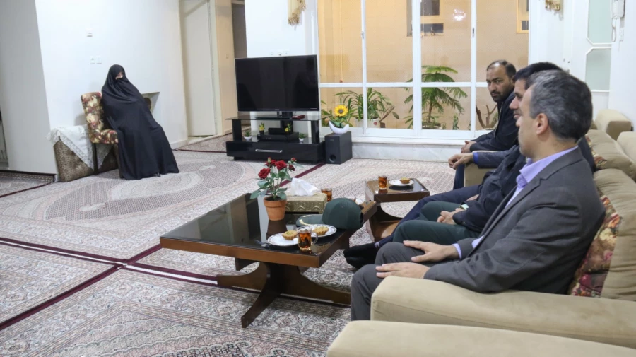 حضور سرپرست دانشگاه فرهنگیان یزد در منزل چهار شهید دفاع مقدس 7