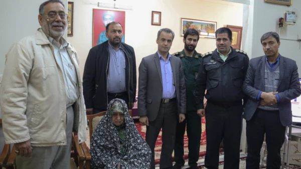 حضور سرپرست دانشگاه فرهنگیان یزد در منزل چهار شهید دفاع مقدس 11