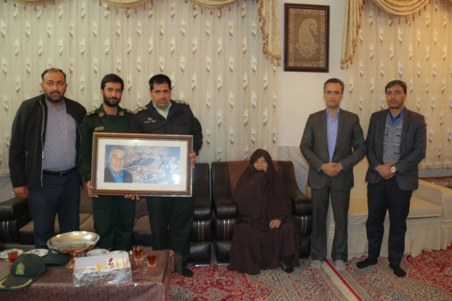 حضور سرپرست دانشگاه فرهنگیان یزد در منزل چهار شهید دفاع مقدس 14