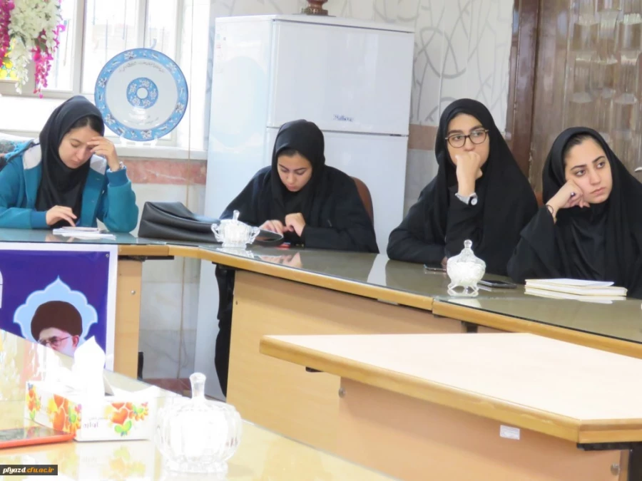 نشست سرپرست پردیس فاطمه الزهرا(س) با نمایندگان کلاس های آموزشی 4