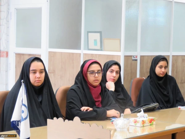 نشست سرپرست پردیس فاطمه الزهرا(س) با نمایندگان کلاس های آموزشی 7