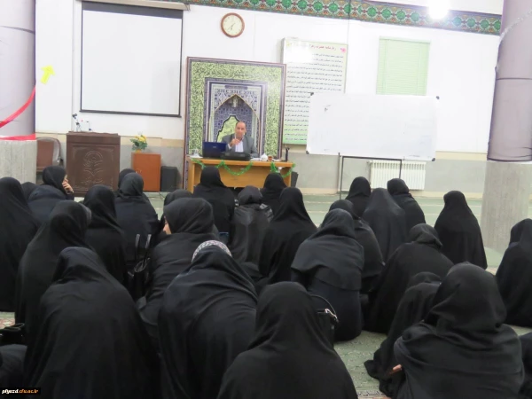 برگزاری نشست علمی و فرهنگی با موضوع نگاهی به سبک زندگی و وصایای امام(ره) 3