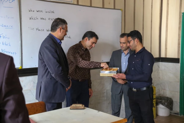 حضور مدیر استانی دانشگاه فرهنگیان یزد در کلاس های درس و تبریک روز دانشجو به دانشجو معلمان 6