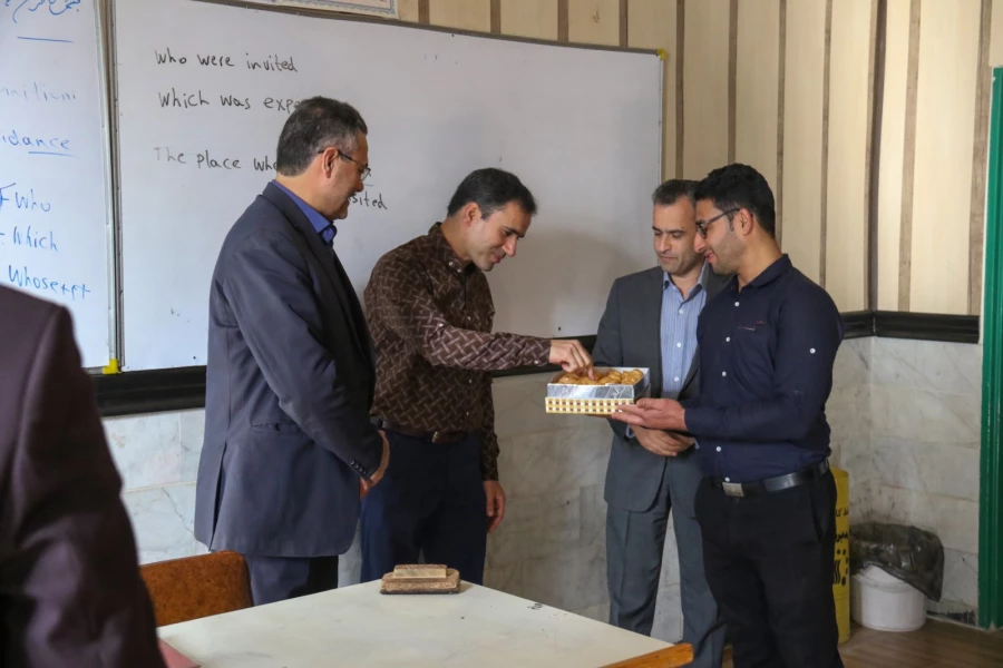 حضور مدیر استانی دانشگاه فرهنگیان یزد در کلاس های درس و تبریک روز دانشجو به دانشجو معلمان 6