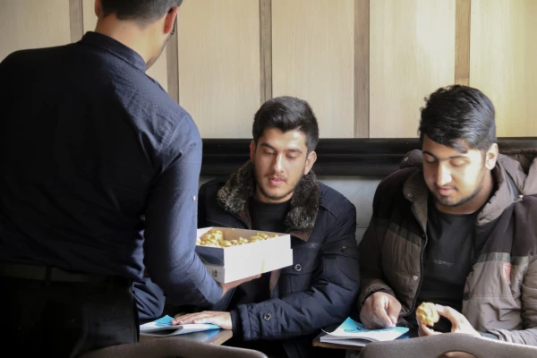 حضور مدیر استانی دانشگاه فرهنگیان یزد در کلاس های درس و تبریک روز دانشجو به دانشجو معلمان 7