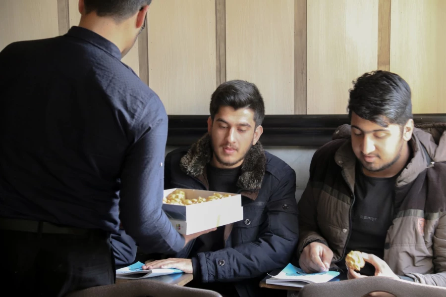 حضور مدیر استانی دانشگاه فرهنگیان یزد در کلاس های درس و تبریک روز دانشجو به دانشجو معلمان 7