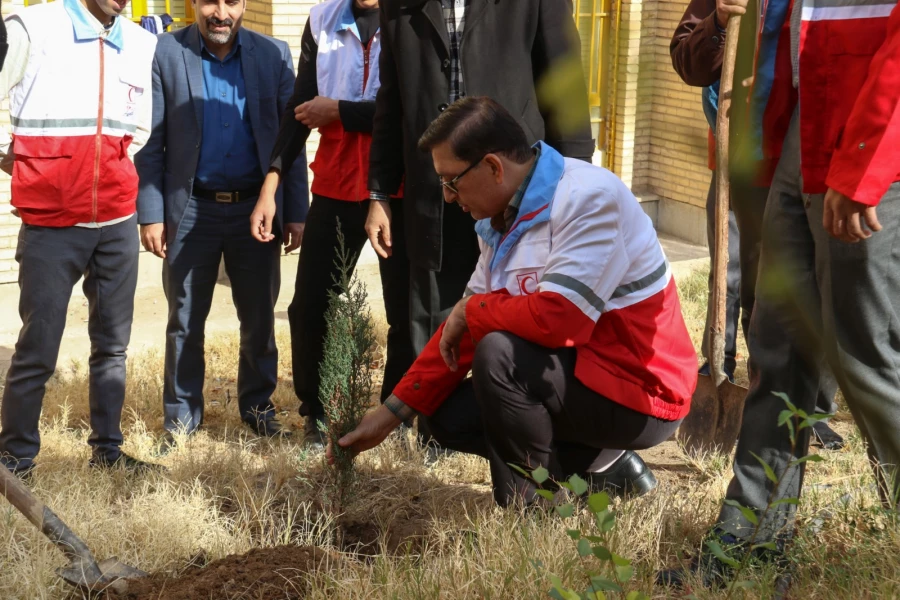 کاشت نهال به مناسبت یادبود شهدای 16 آذر 7