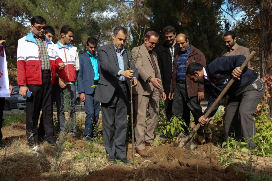 کاشت نهال به مناسبت یادبود شهدای 16 آذر 9