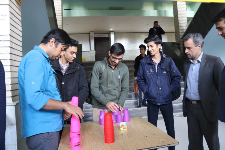 معرفی و اجرای بازی های آموزشی در سالن اصلی پردیس شهیدان پاک نژاد یزد  5