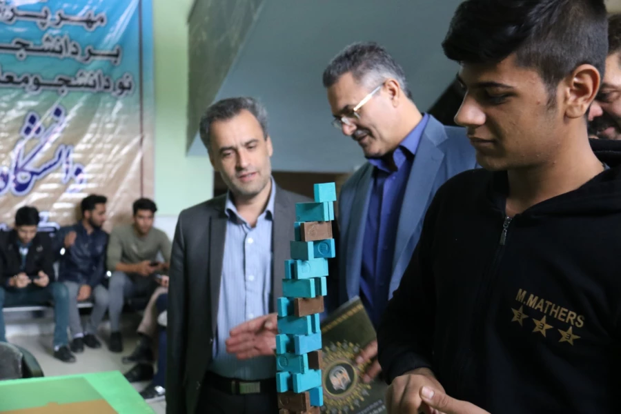 معرفی و اجرای بازی های آموزشی در سالن اصلی پردیس شهیدان پاک نژاد یزد  6