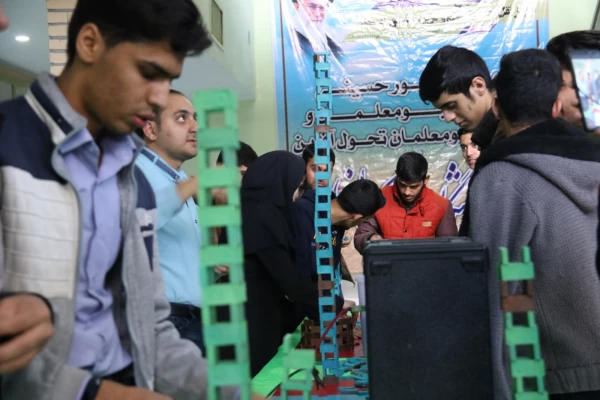 معرفی و اجرای بازی های آموزشی در سالن اصلی پردیس شهیدان پاک نژاد یزد  7