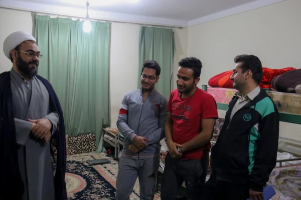 بازدید مسئولان دانشگاه از سراهای دانشجویی پردیس شهیدان پاک نژاد یزد 6