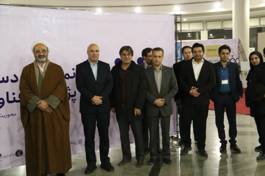 حضور فعال دانشگاه فرهنگیان استان یزد در نمایشگاه فن بازار 5