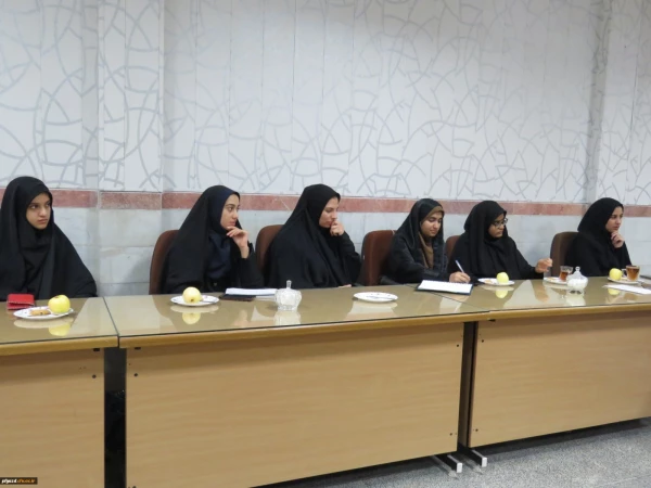 دومین جلسه شورای مشورتی دانشجومعلمان پردیس حضرت فاطمه الزهرا(س) 7