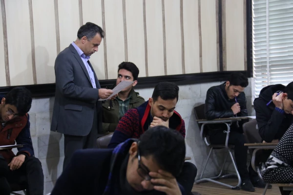 مدیر دانشگاه فرهنگیان یزد از حوزه امتحانات پردیس های استان بازدید کرد 6