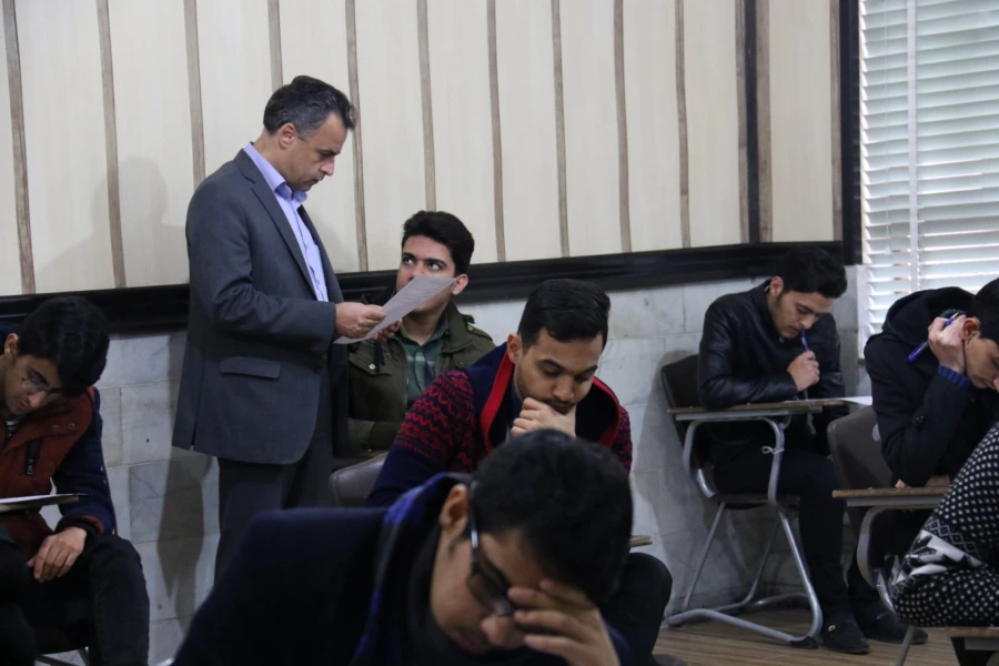 مدیر دانشگاه فرهنگیان یزد از حوزه امتحانات پردیس های استان بازدید کرد 6