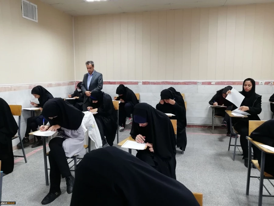 مدیر دانشگاه فرهنگیان یزد از حوزه امتحانات پردیس های استان بازدید کرد 7