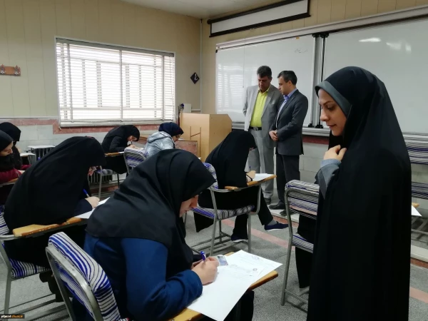 مدیر دانشگاه فرهنگیان یزد از حوزه امتحانات پردیس های استان بازدید کرد 8