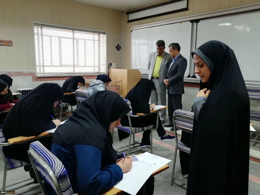 مدیر دانشگاه فرهنگیان یزد از حوزه امتحانات پردیس های استان بازدید کرد 8