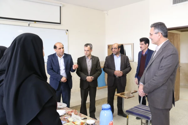 بازدید مدیر کل آموزش و پرورش استان یزد از روند مصاحبه پذیرفته شدگان آزمون مهارت آموزان ماده28 4