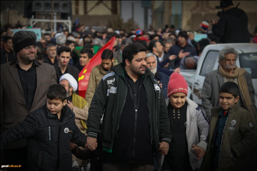 حضور مشاور ریاست دانشگاه و مدیر کل امور شاهد و ایثارگران دانشگاه فرهنگیان در مراسم تشییع و تدفین شهید گمنام دانشگاه فرهنگیان یزد 15