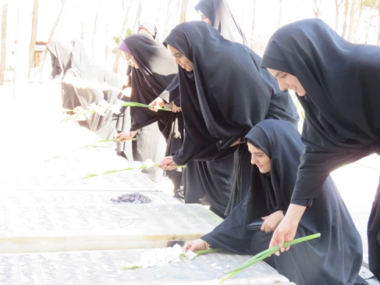  تجدید میثاق کارکنان و دانشجویان پردیس حضرت فاطمه الزهرا(س) با شهدا 4