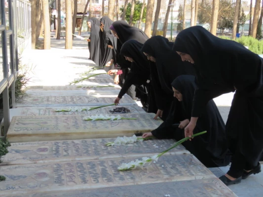  تجدید میثاق کارکنان و دانشجویان پردیس حضرت فاطمه الزهرا(س) با شهدا 5