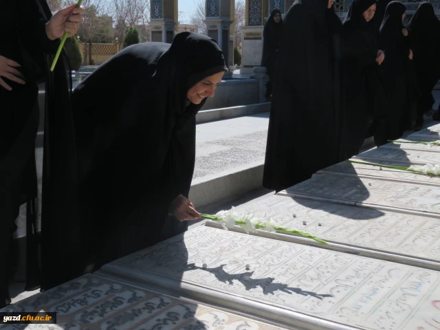  تجدید میثاق کارکنان و دانشجویان پردیس حضرت فاطمه الزهرا(س) با شهدا 9