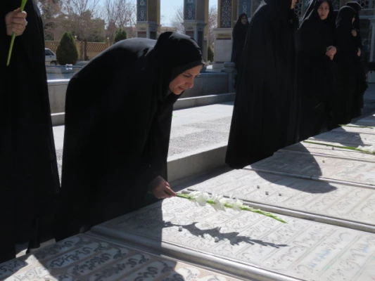  تجدید میثاق کارکنان و دانشجویان پردیس حضرت فاطمه الزهرا(س) با شهدا 10