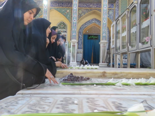  تجدید میثاق کارکنان و دانشجویان پردیس حضرت فاطمه الزهرا(س) با شهدا 11