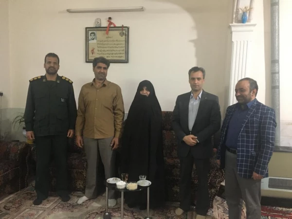 دیدار مدیر امور پردیس های استان یزد با خانواده چهار شهید دوران دفاع مقدس  4