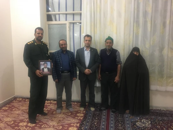 دیدار مدیر امور پردیس های استان یزد با خانواده چهار شهید دوران دفاع مقدس  5