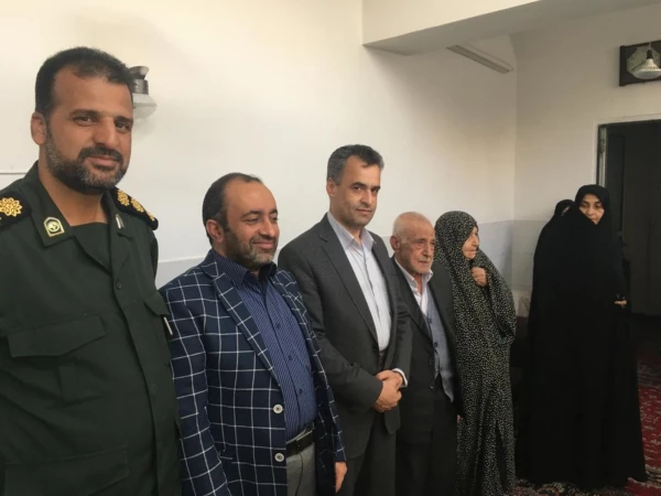 دیدار مدیر امور پردیس های استان یزد با خانواده چهار شهید دوران دفاع مقدس  6