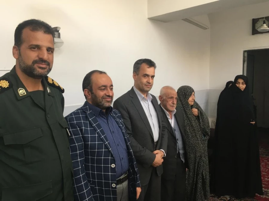 دیدار مدیر امور پردیس های استان یزد با خانواده چهار شهید دوران دفاع مقدس  6